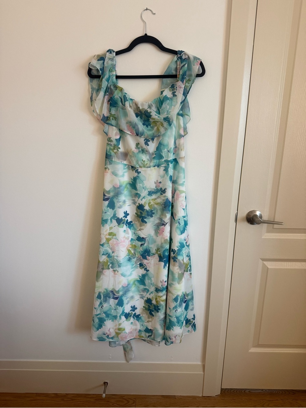 Suzy Shier Dress - NWT - Floral Ruffle Maxi Dress in Seafoam Green